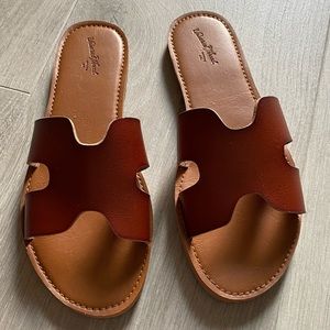 Universal Thread Sandals